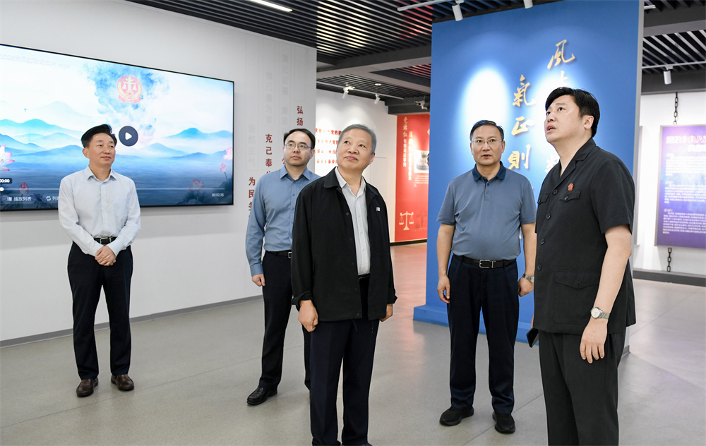 市关工委戚寿余主任一行赴金湖县...